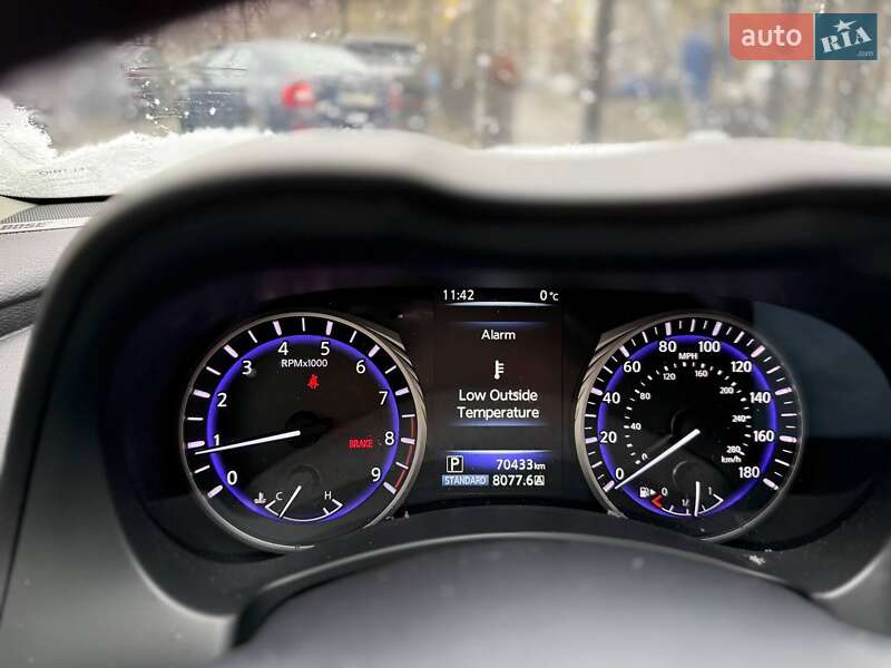 Седан Infiniti Q50 2015 в Киеве
