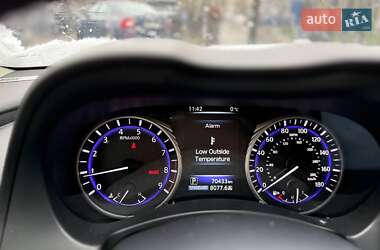 Седан Infiniti Q50 2015 в 