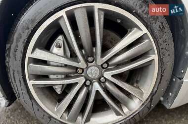 Седан Infiniti Q50 2015 в 