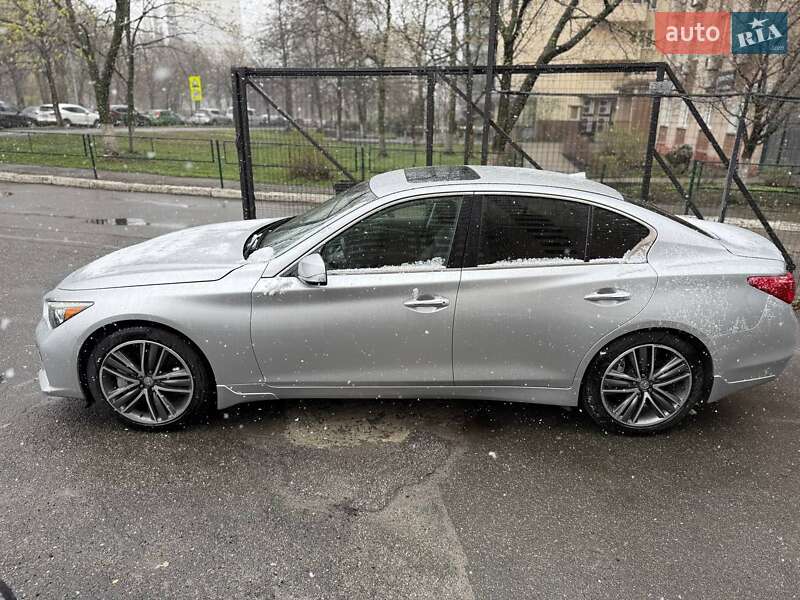 Седан Infiniti Q50 2015 в Киеве