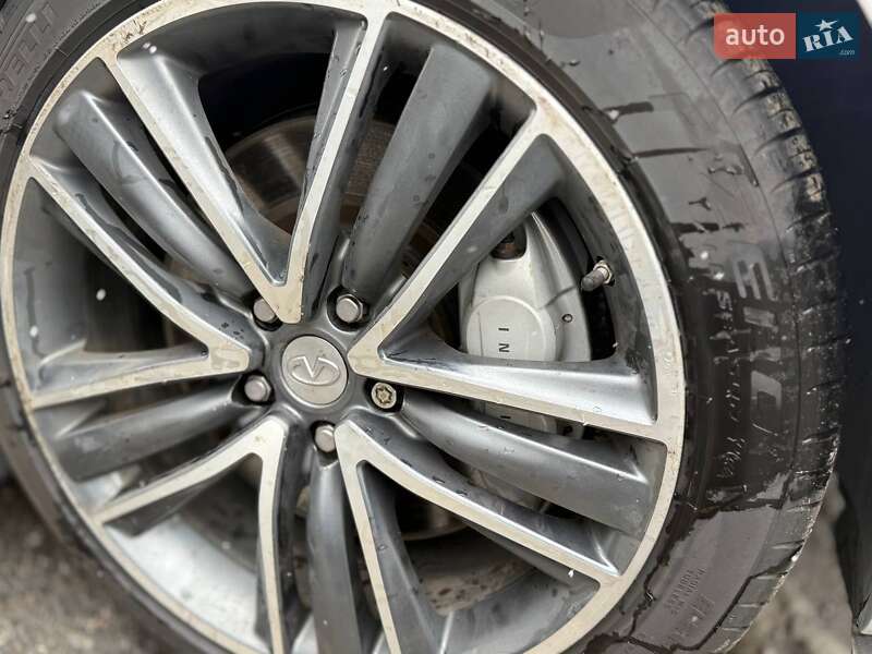 Седан Infiniti Q50 2015 в Киеве