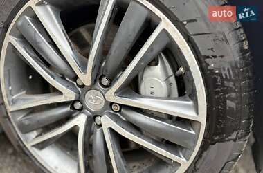 Седан Infiniti Q50 2015 в 