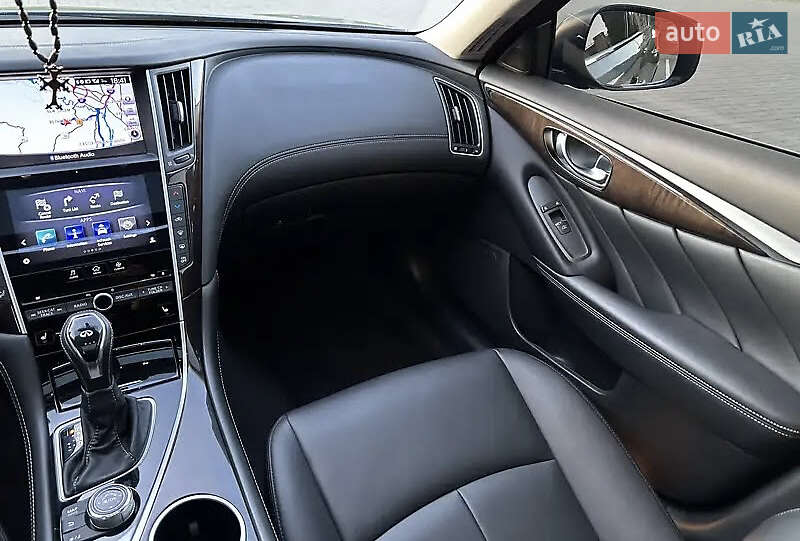 Седан Infiniti Q50 2018 в Дніпрі
