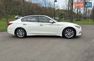 Седан Infiniti Q50 2016 в 