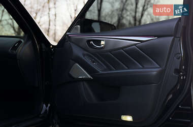 Седан Infiniti Q50 2017 в 