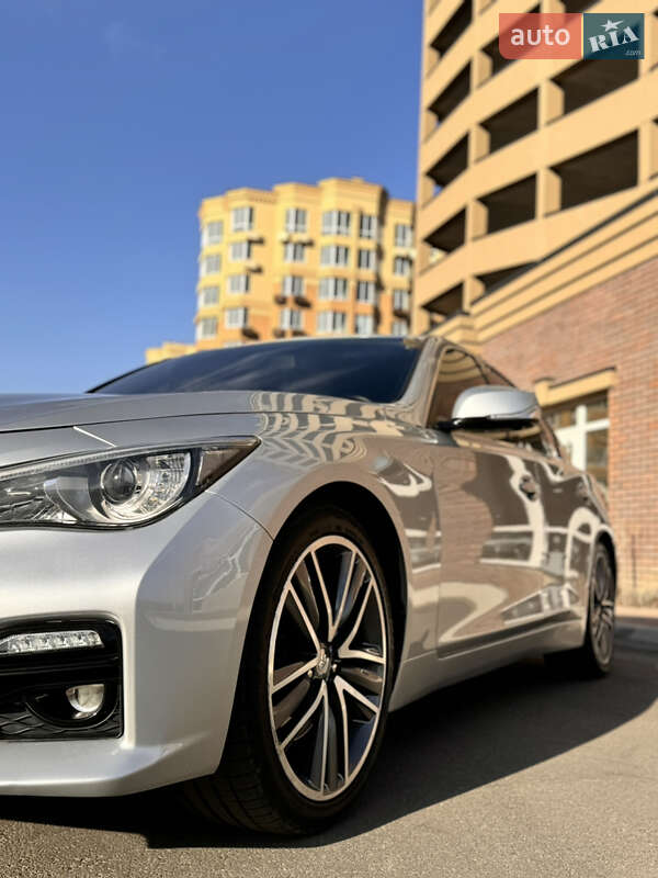 Седан Infiniti Q50 2013 в Петропавловской Борщаговке