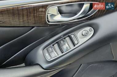 Седан Infiniti Q50 2017 в 
