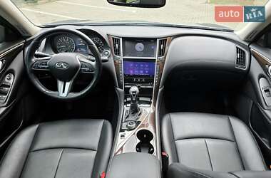 Седан Infiniti Q50 2017 в 