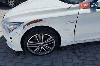 Седан Infiniti Q50 2015 в 