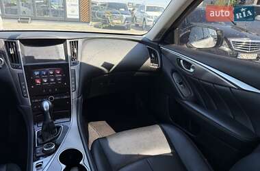 Седан Infiniti Q50 2015 в 