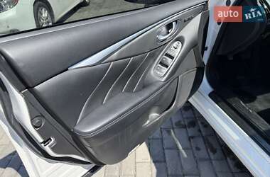 Седан Infiniti Q50 2015 в 