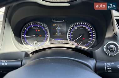 Седан Infiniti Q50 2015 в 
