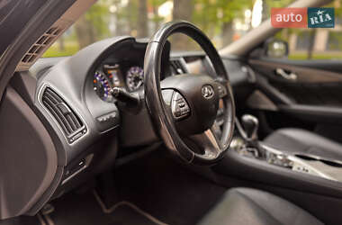 Седан Infiniti Q50 2016 в 