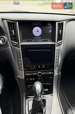 Седан Infiniti Q50 2014 в 