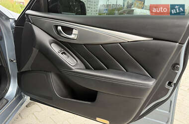 Седан Infiniti Q50 2014 в 