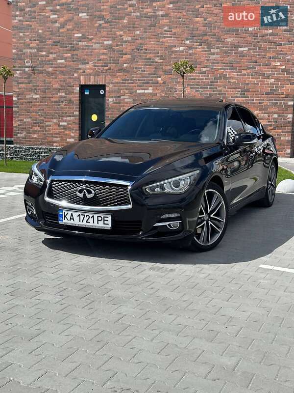 Седан Infiniti Q50 2014 в 