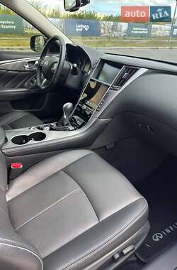 Седан Infiniti Q50 2014 в 
