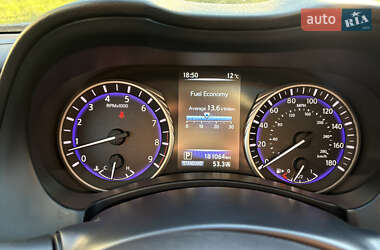 Седан Infiniti Q50 2013 в 
