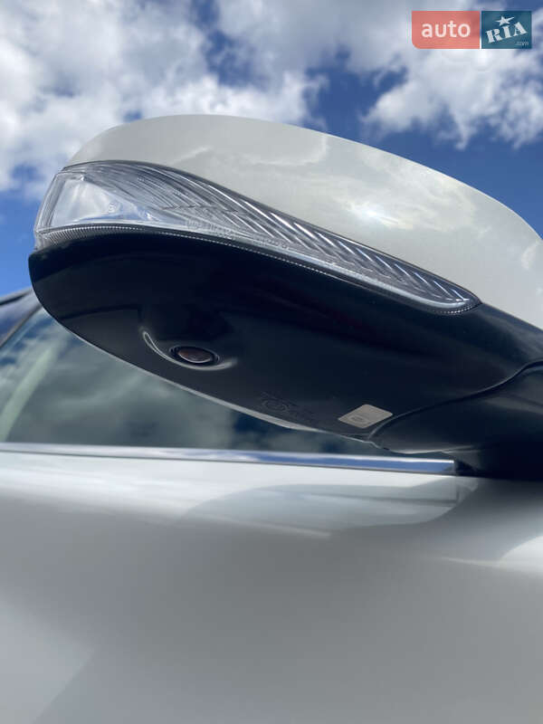 Седан Infiniti Q50 2013 в Тернополі