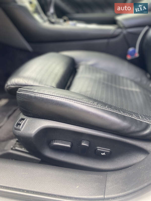 Седан Infiniti Q50 2013 в Тернополі