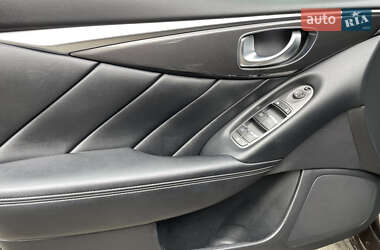 Седан Infiniti Q50 2014 в 