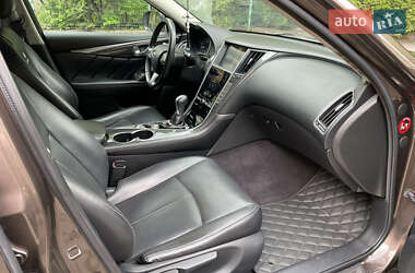 Седан Infiniti Q50 2014 в 