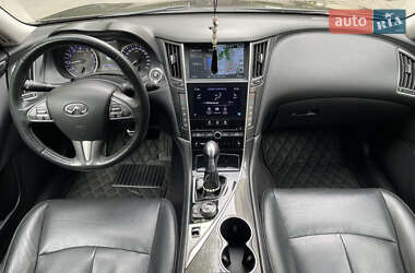 Седан Infiniti Q50 2014 в 