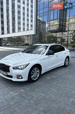 Седан Infiniti Q50 2015 в 