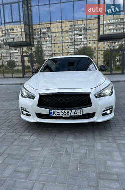 Седан Infiniti Q50 2015 в 
