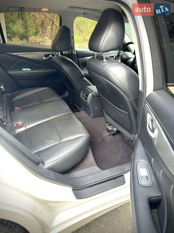 Седан Infiniti Q50 2016 в Києві