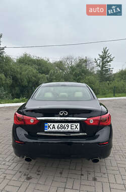 Седан Infiniti Q50 2014 в 
