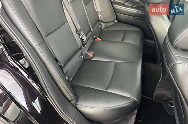 Седан Infiniti Q50 2016 в 