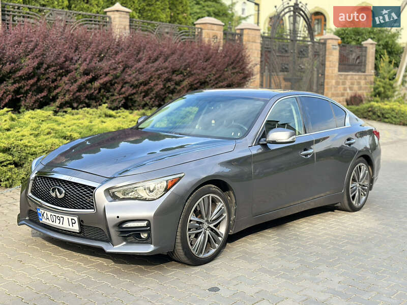 Седан Infiniti Q50 2013 в Черновцах