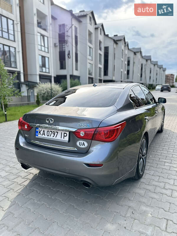 Седан Infiniti Q50 2013 в Черновцах
