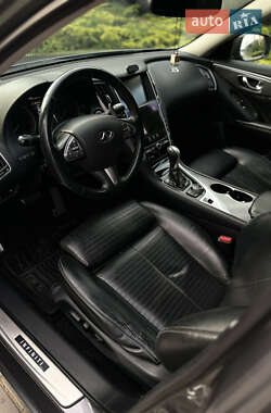 Седан Infiniti Q50 2013 в Черновцах