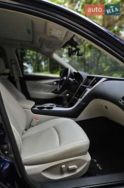 Седан Infiniti Q50 2023 в 