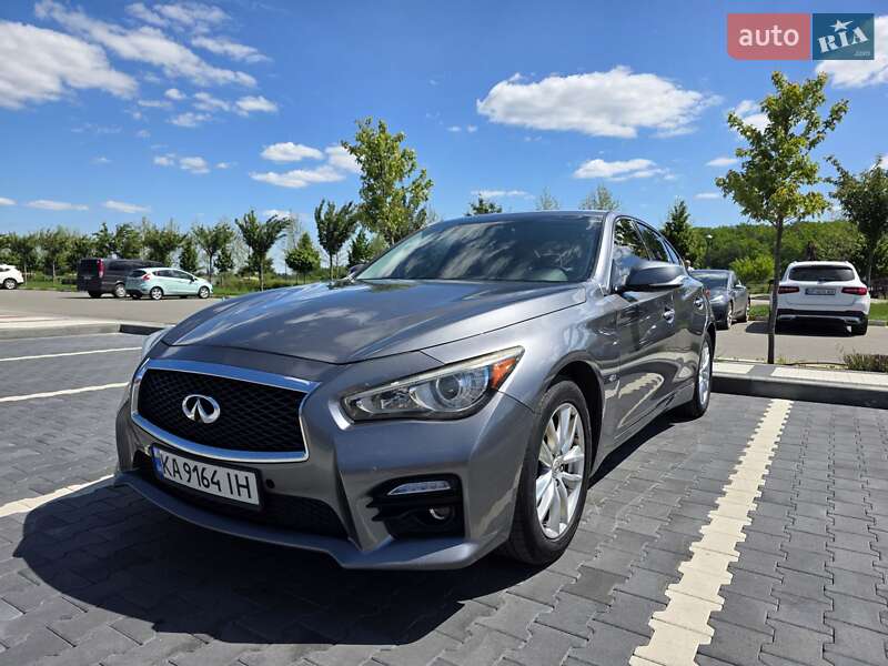 Седан Infiniti Q50 2015 в 
