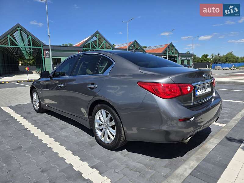 Седан Infiniti Q50 2015 в Івано-Франківську