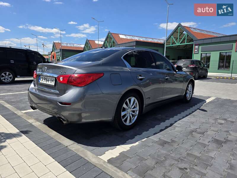 Седан Infiniti Q50 2015 в Івано-Франківську