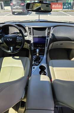 Седан Infiniti Q50 2015 в 
