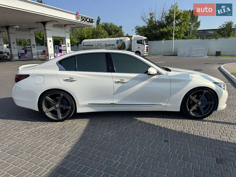 Седан Infiniti Q50 2015 в Одесі