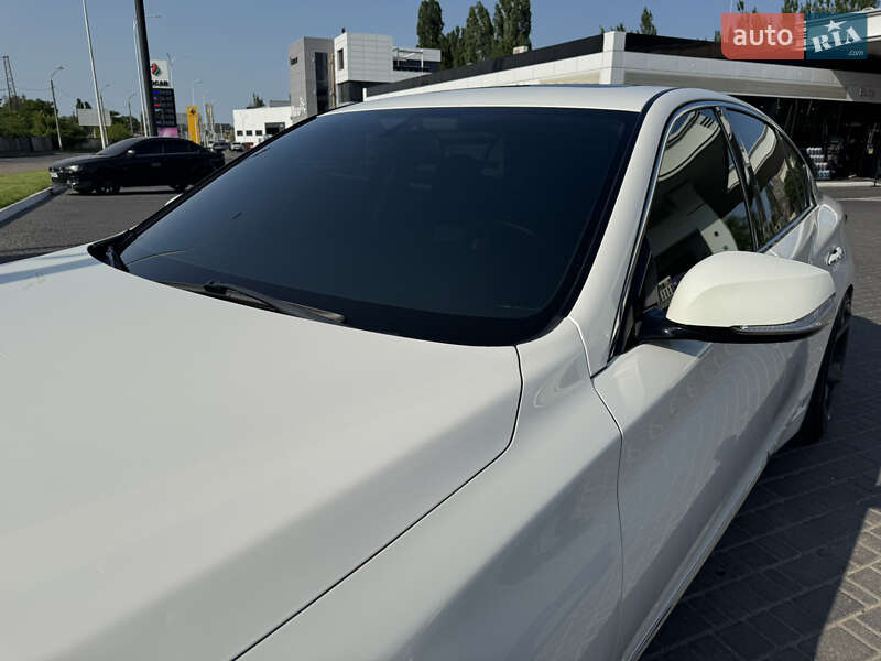 Седан Infiniti Q50 2015 в Одесі