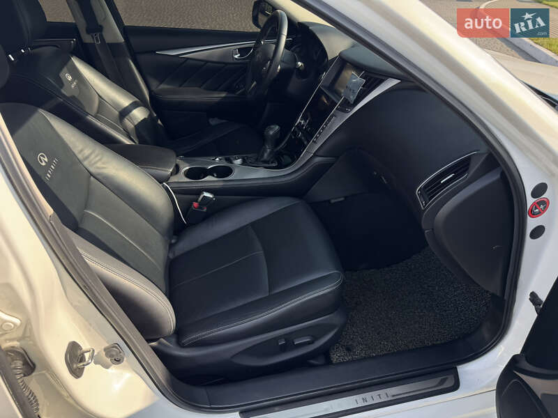 Седан Infiniti Q50 2015 в Одесі