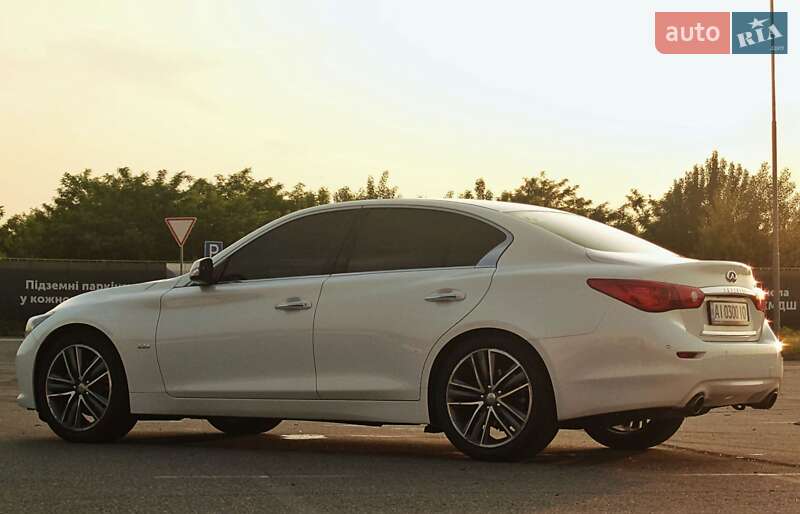 Седан Infiniti Q50 2015 в Киеве