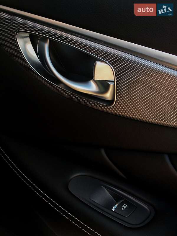Седан Infiniti Q50 2015 в Киеве