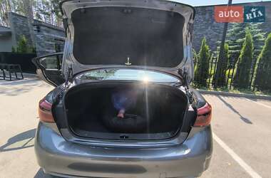 Седан Infiniti Q50 2017 в 