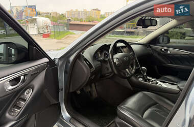 Седан Infiniti Q50 2014 в 
