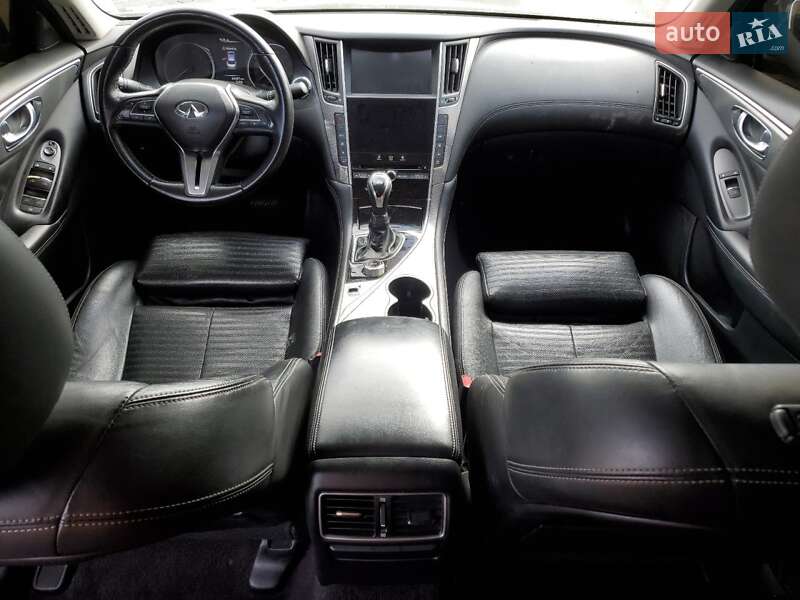 Седан Infiniti Q50 2018 в Львове