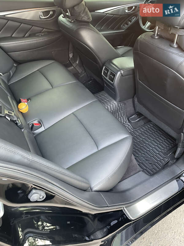 Седан Infiniti Q50 2016 в Дніпрі