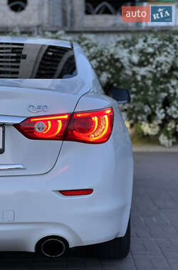Седан Infiniti Q50 2015 в 